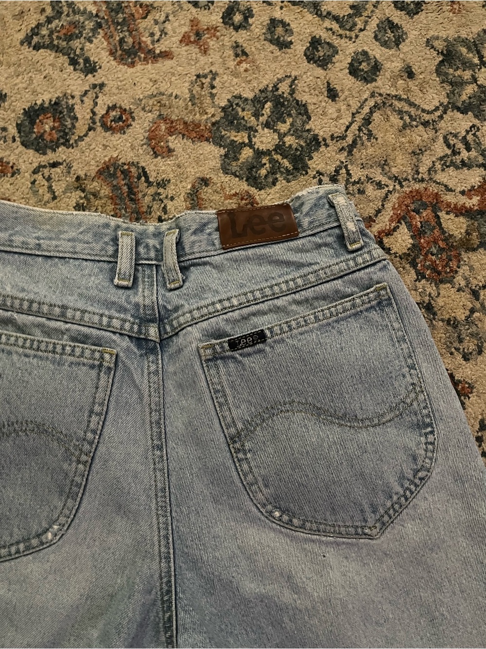 VINTAGE Lee Light Wash Blue High-Rise Ankle Jeans with Subtle Embroidery - Picture 8 of 11